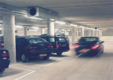 Jet-fan ventilation system for enclosed parking areas